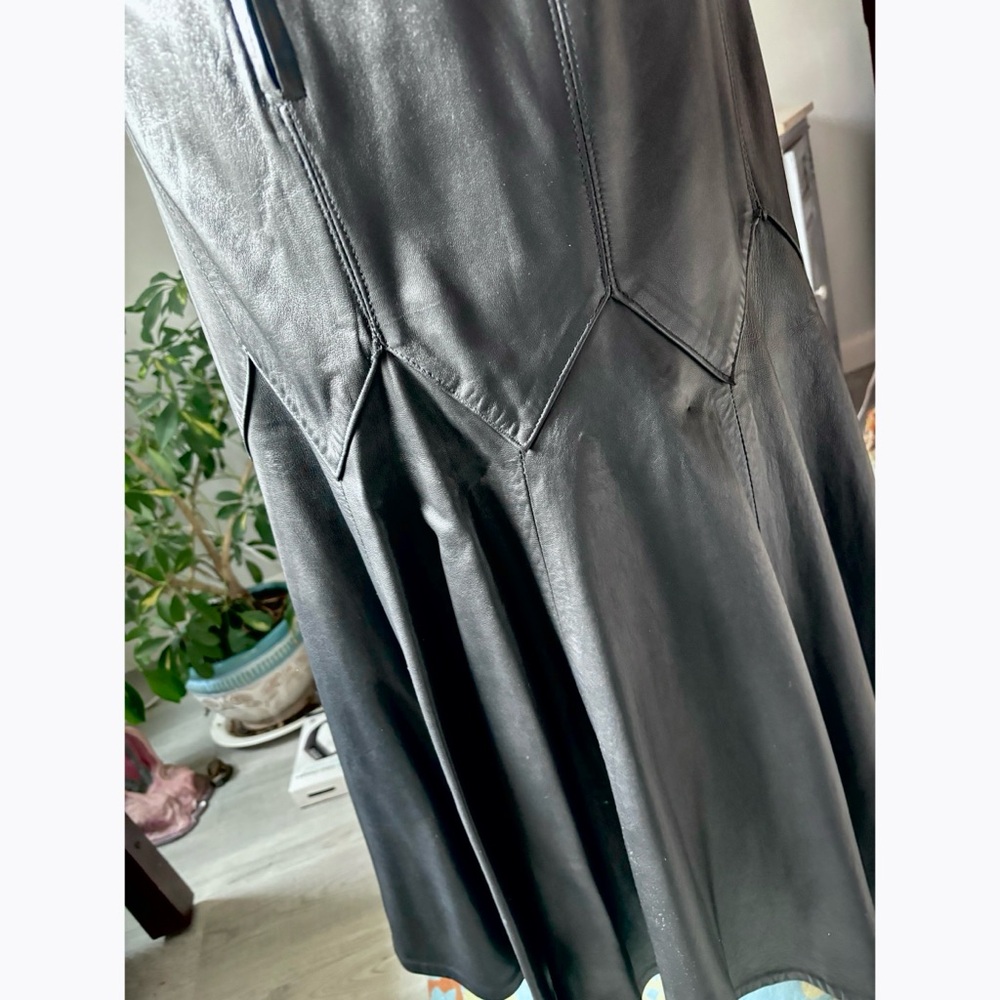 Black leather '90s midi maxi skirt  tapered waist to flare back zipper-Size 4 - Picture 5 of 8